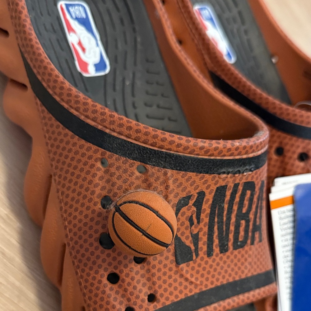 Crocs Unisex-Adult NBA Echo Slide Sandal- NWT men's 8/ women's 10 - Picture 4 of 10